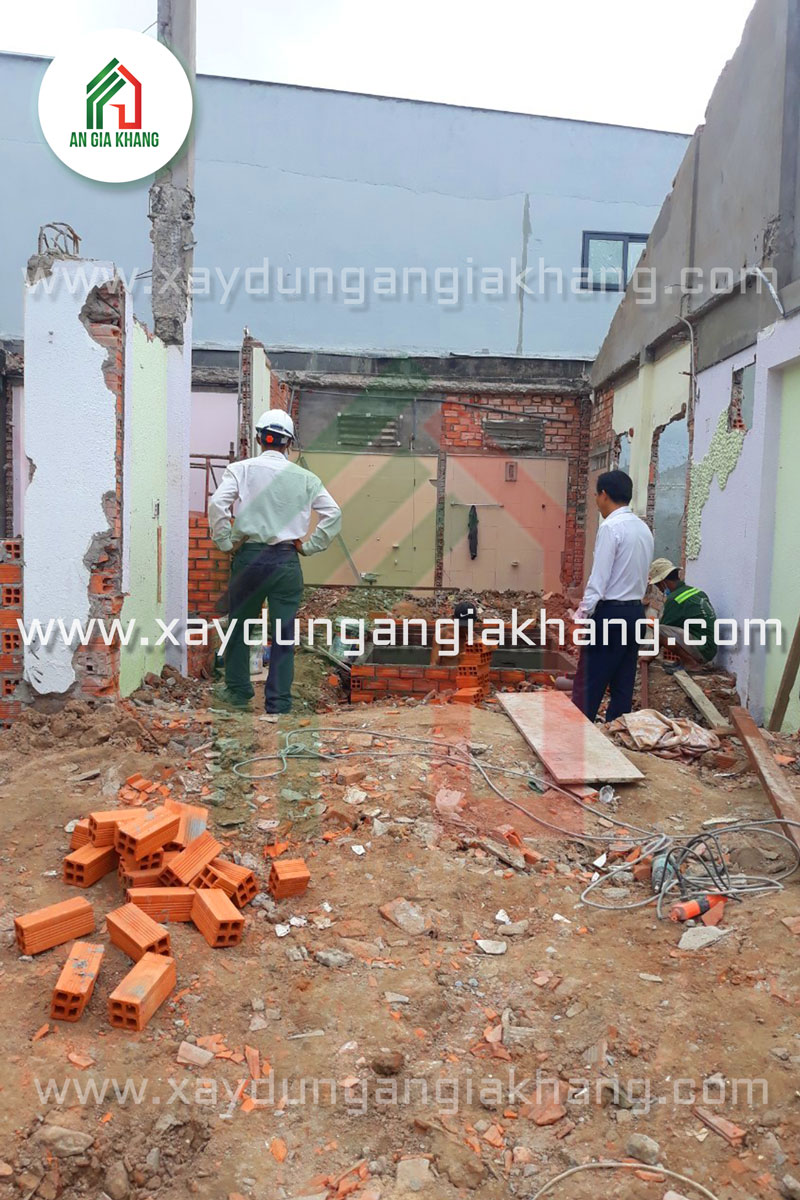 thi công tháo dỡ nhà cấp 4 cũ An Gia Khang